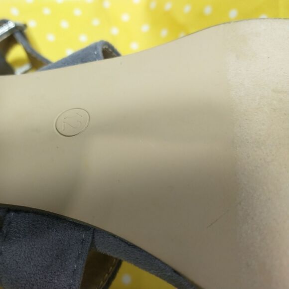 BU Collection Womans Sz 12 Faux Suede Block Heel Sandals Gray - Picture 8 of 10